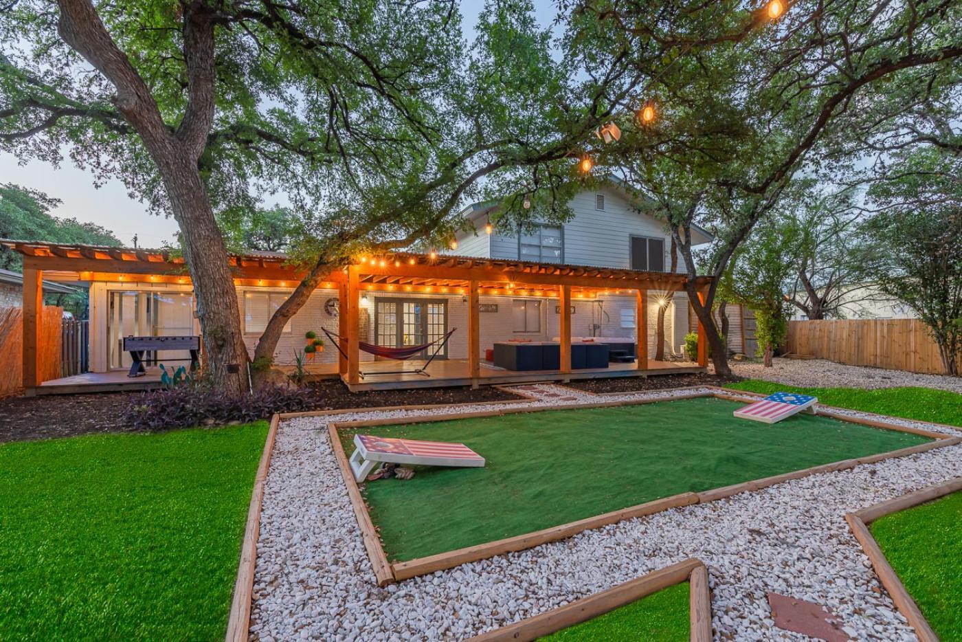 Luxurious Home With Hot Tub & Tree Deck By 6Flags San Antonio Exterior photo