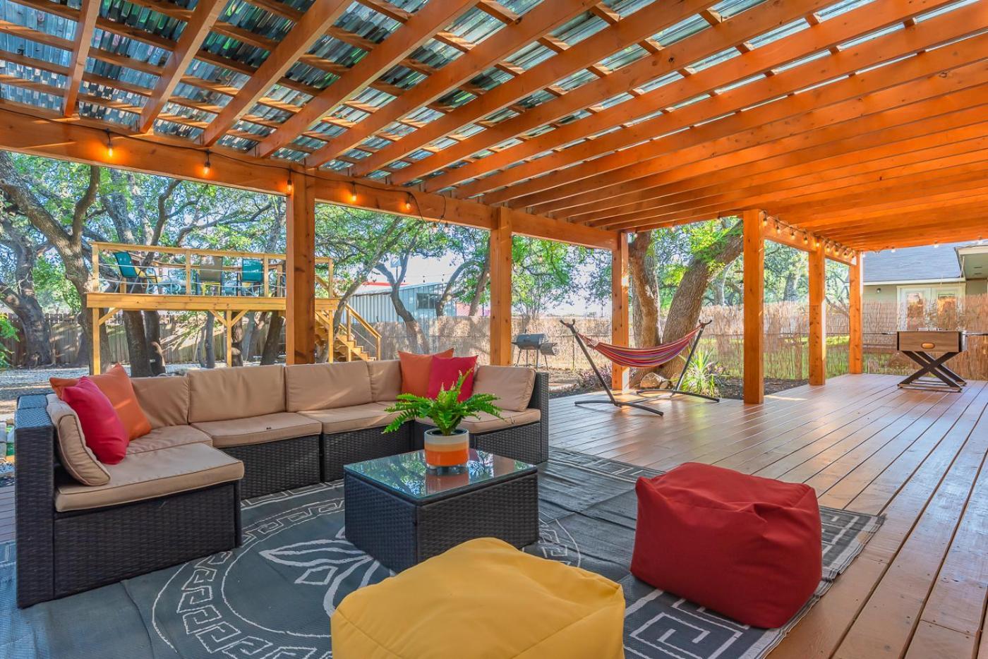 Luxurious Home With Hot Tub & Tree Deck By 6Flags San Antonio Exterior photo