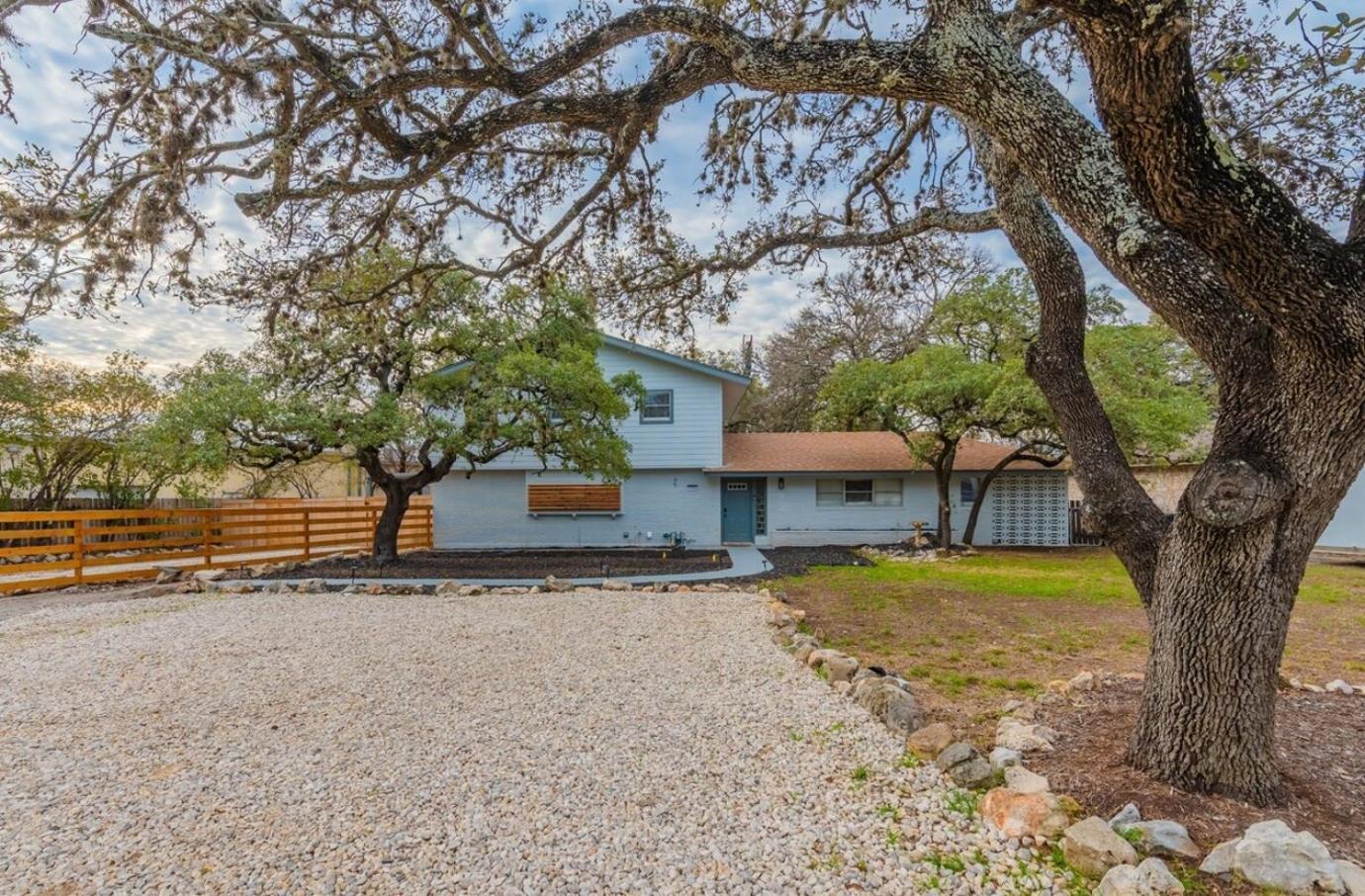 Luxurious Home With Hot Tub & Tree Deck By 6Flags San Antonio Exterior photo